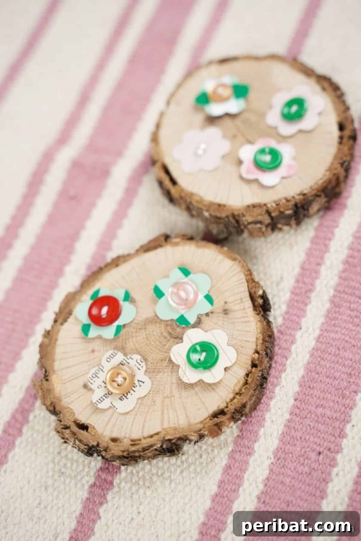 29 Creative Button Art Projects from Upcycled Buttons 3 Decorative DIY Paper Button Flowers