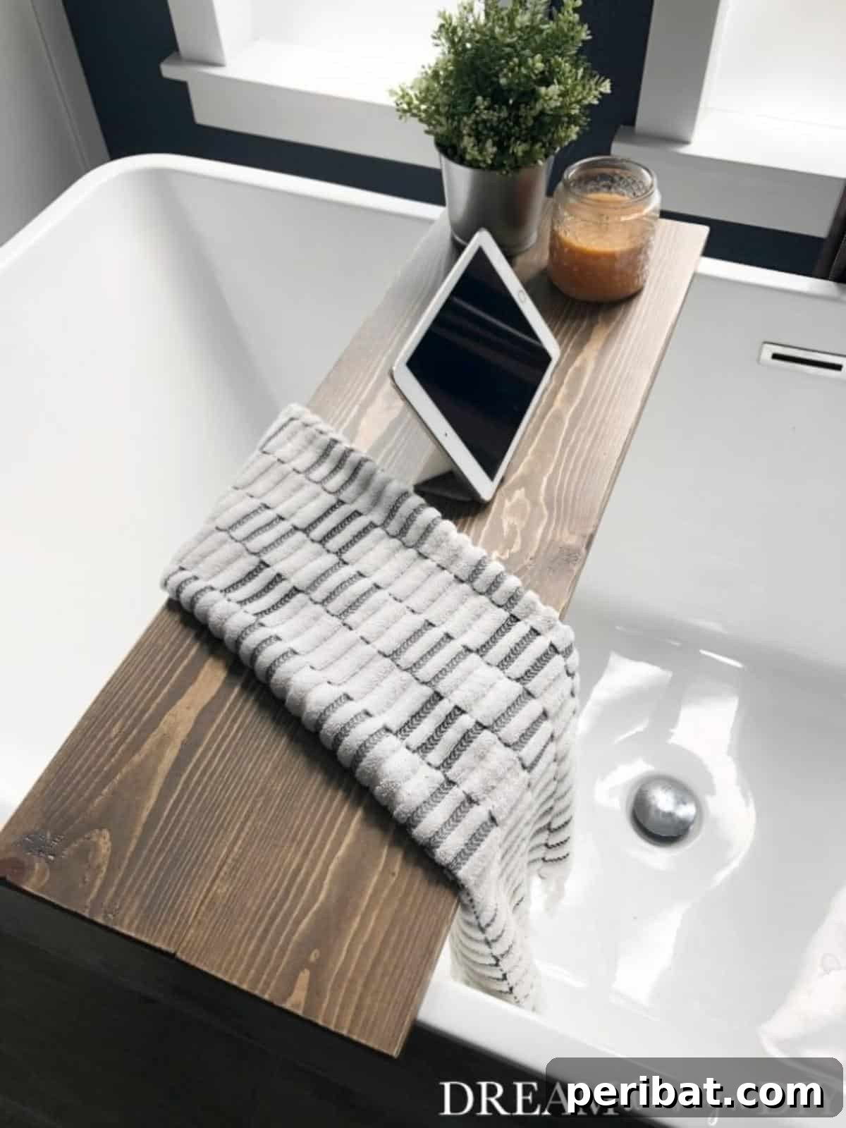 Crafted Bath Trays: Practical Elegance for Your Soak 23 Super Simple DIY Bathtub Tray