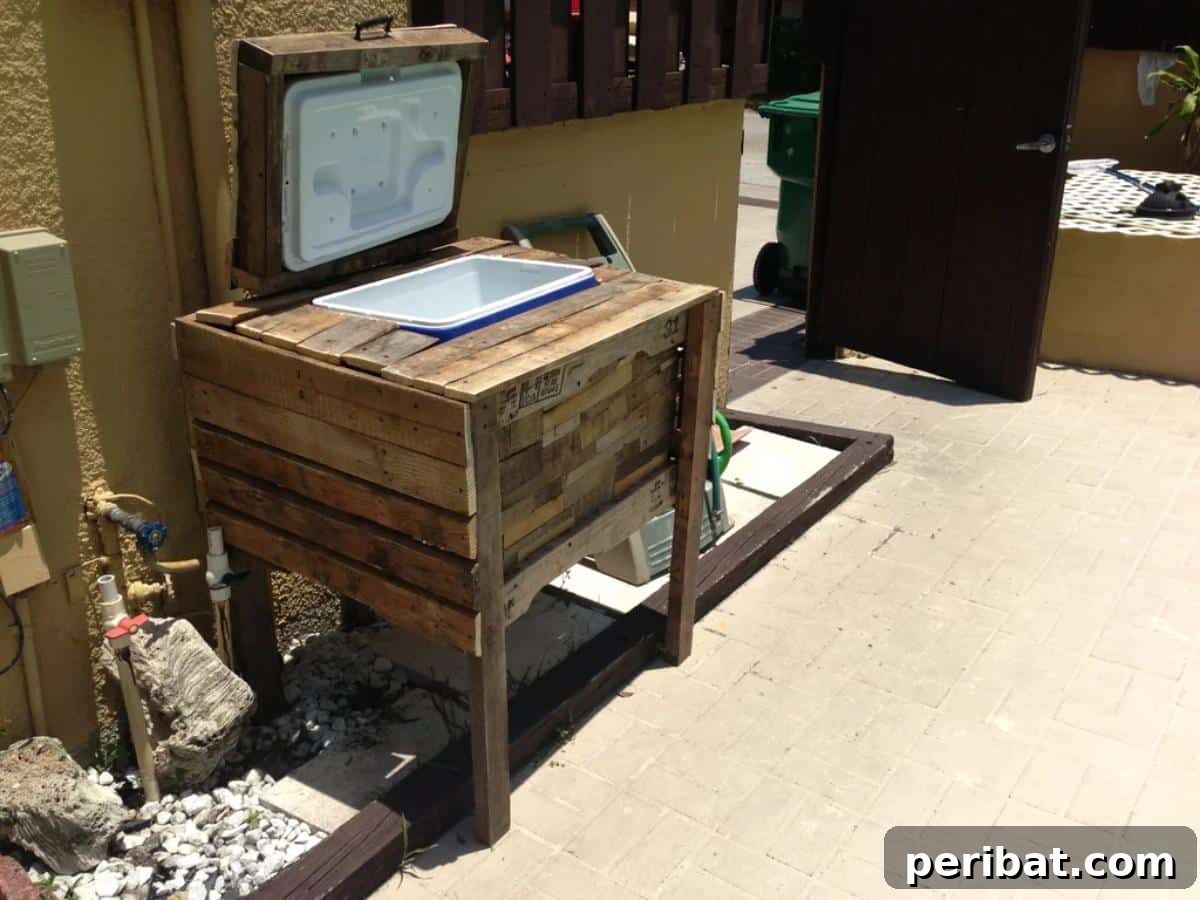 Homemade Patio Refreshment Stations 17 Wood Pallet Ice Chest