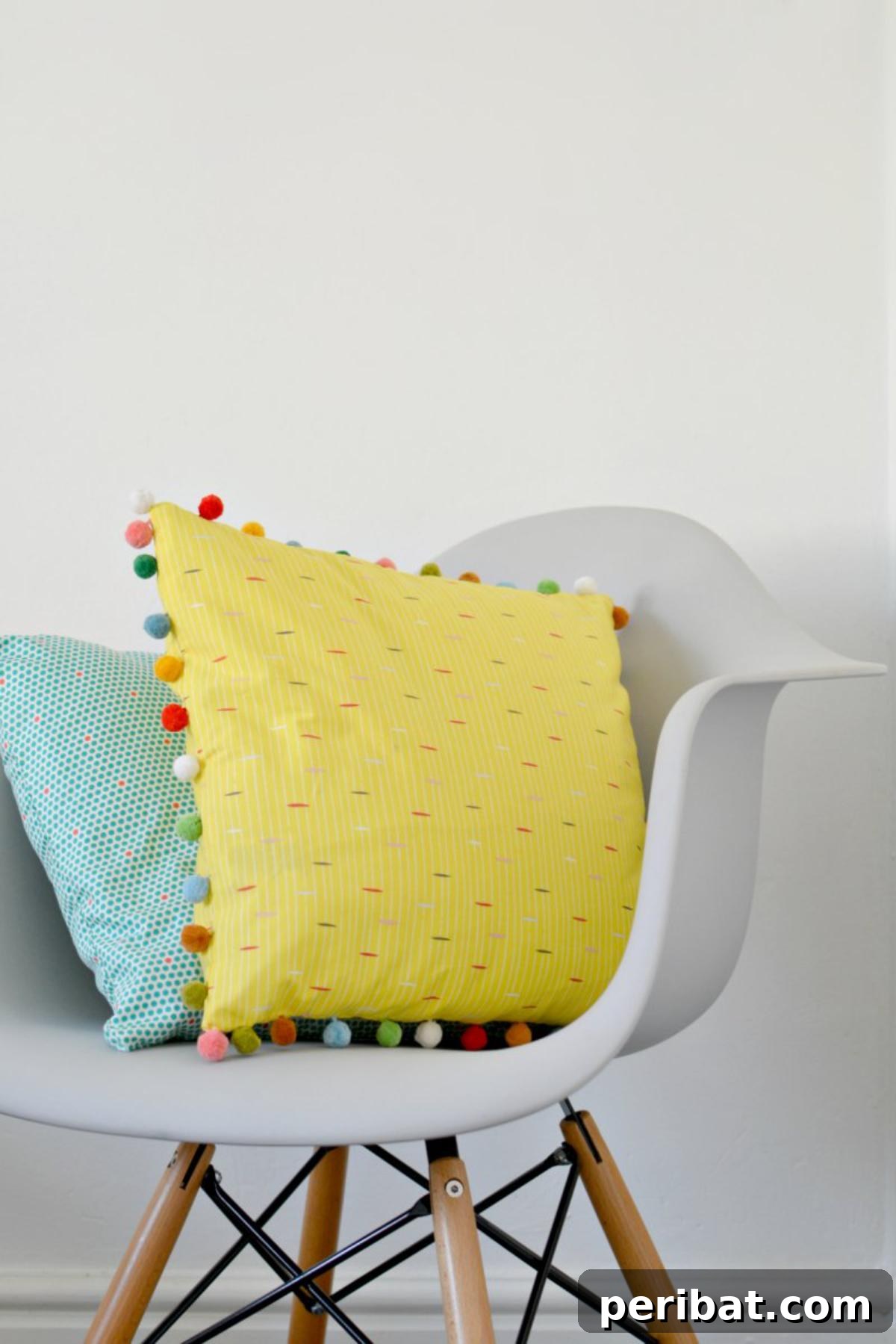 DIY Pom Pom Cushion