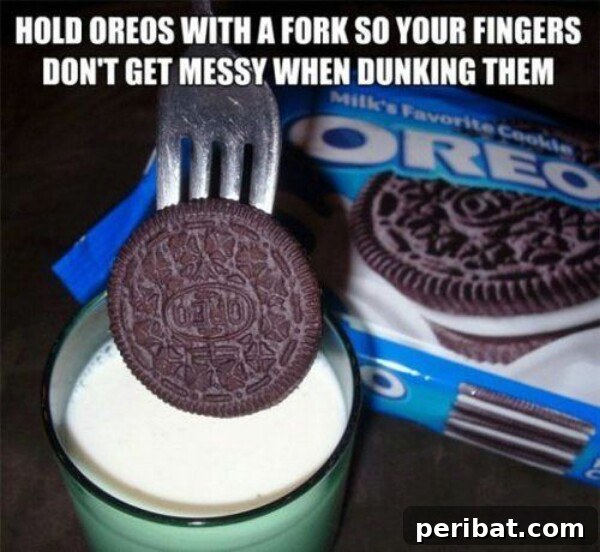 250 Smart Life Hacks to Simplify Your Life 48 Oreo eating hack for cleaner enjoyment