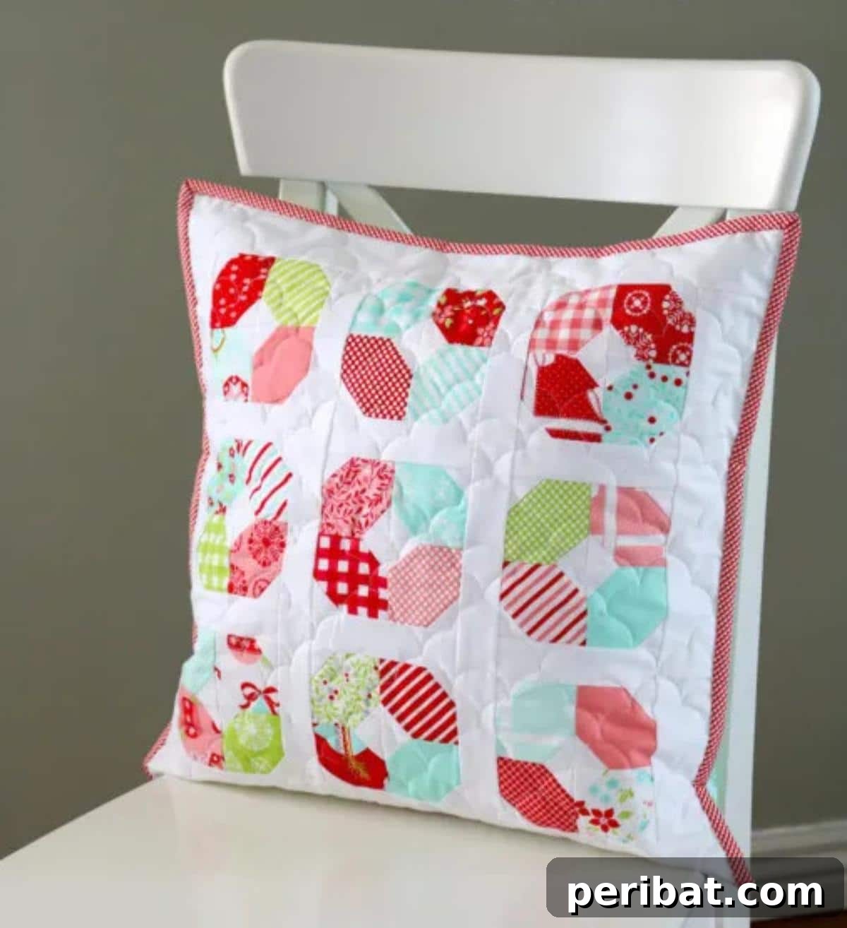 47 Inspiring DIY Throw Pillow Designs 40 A versatile DIY throw pillow demonstrating an easy trick to make a perfectly fitting back for any size.