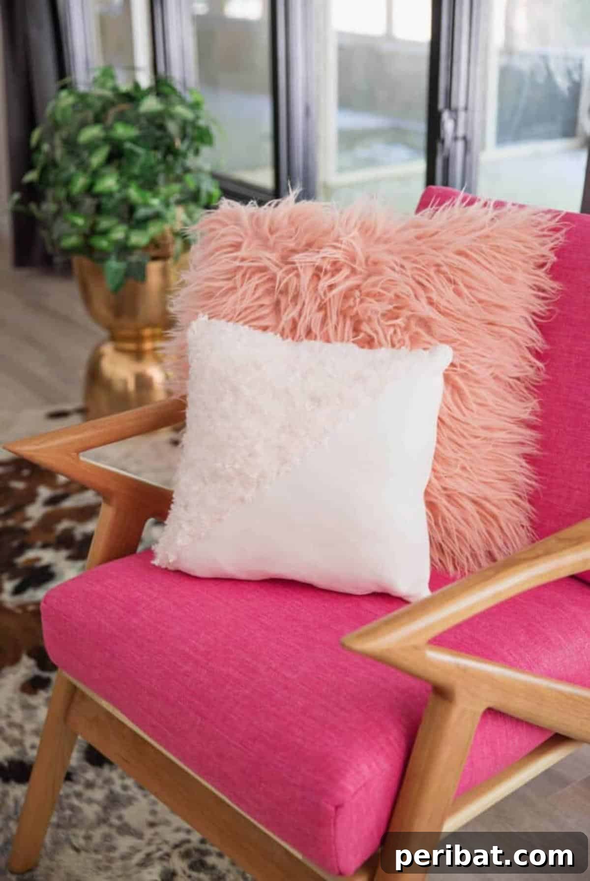 47 Inspiring DIY Throw Pillow Designs 5 A professionally finished DIY zippered throw pillow with a decorative fabric pattern.