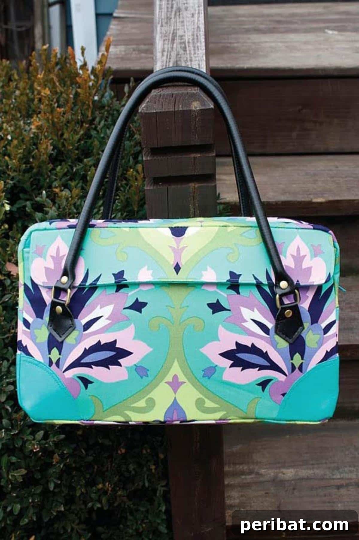A versatile and modern Urban Jungle Bag, with a design ideal for city living and customizable to fit personal style.