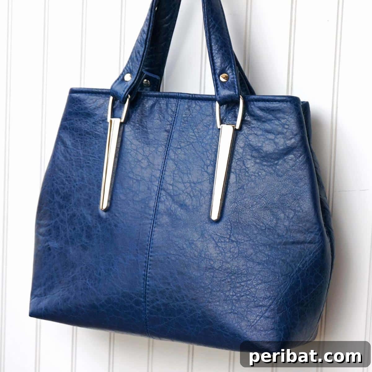 A classic and professional Miss Maggie’s Handbag, featuring a timeless design that never goes out of style.