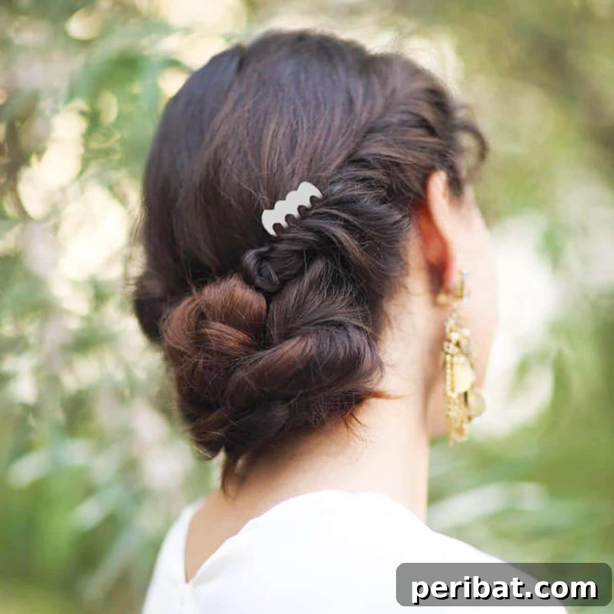 Craft Your Dream Wedding: 20 DIY Accessory Ideas 21 A collection of plain silver metal side hair combs, showcasing their potential for DIY embellishment to create decorative wedding hair accessories.