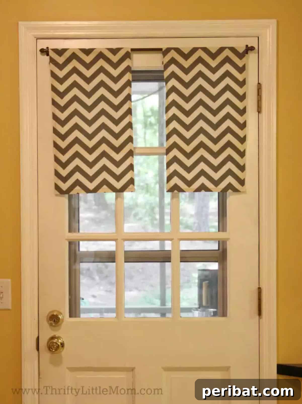 Unlock Your Creativity: 38 Beginner Sewing Projects 19 Bright and airy Easy Sew Kitchen Cafe Curtains, enhancing a kitchen window.