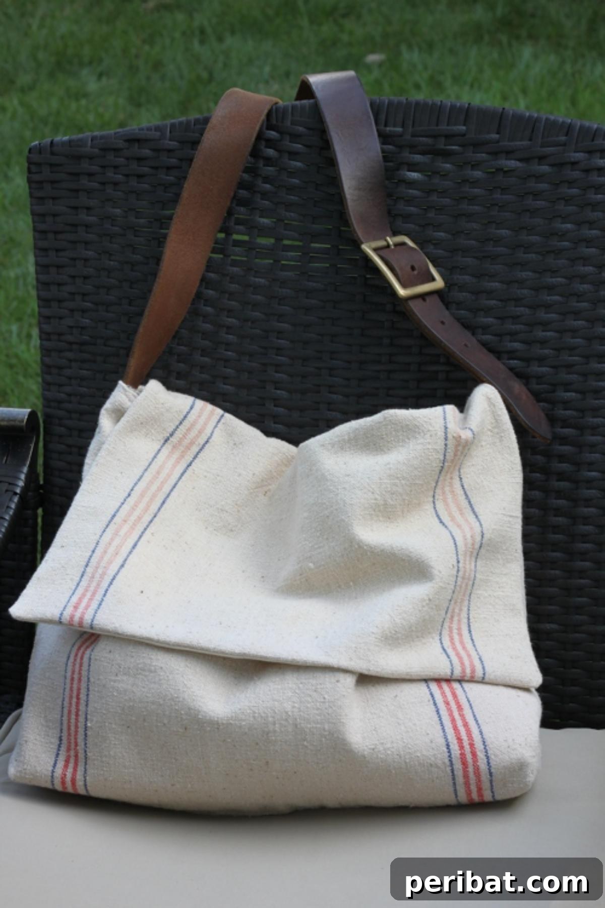 Sewing Through the Thirties: 28 Classic Patterns 3 Feed Sack Messenger Bag