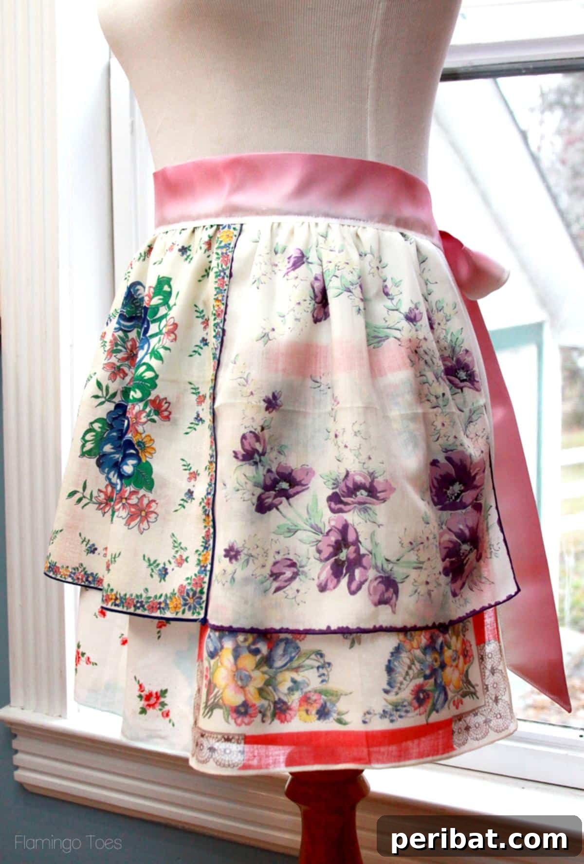 Sewing Through the Thirties: 28 Classic Patterns 9 Colorful Vintage Handkerchief Apron
