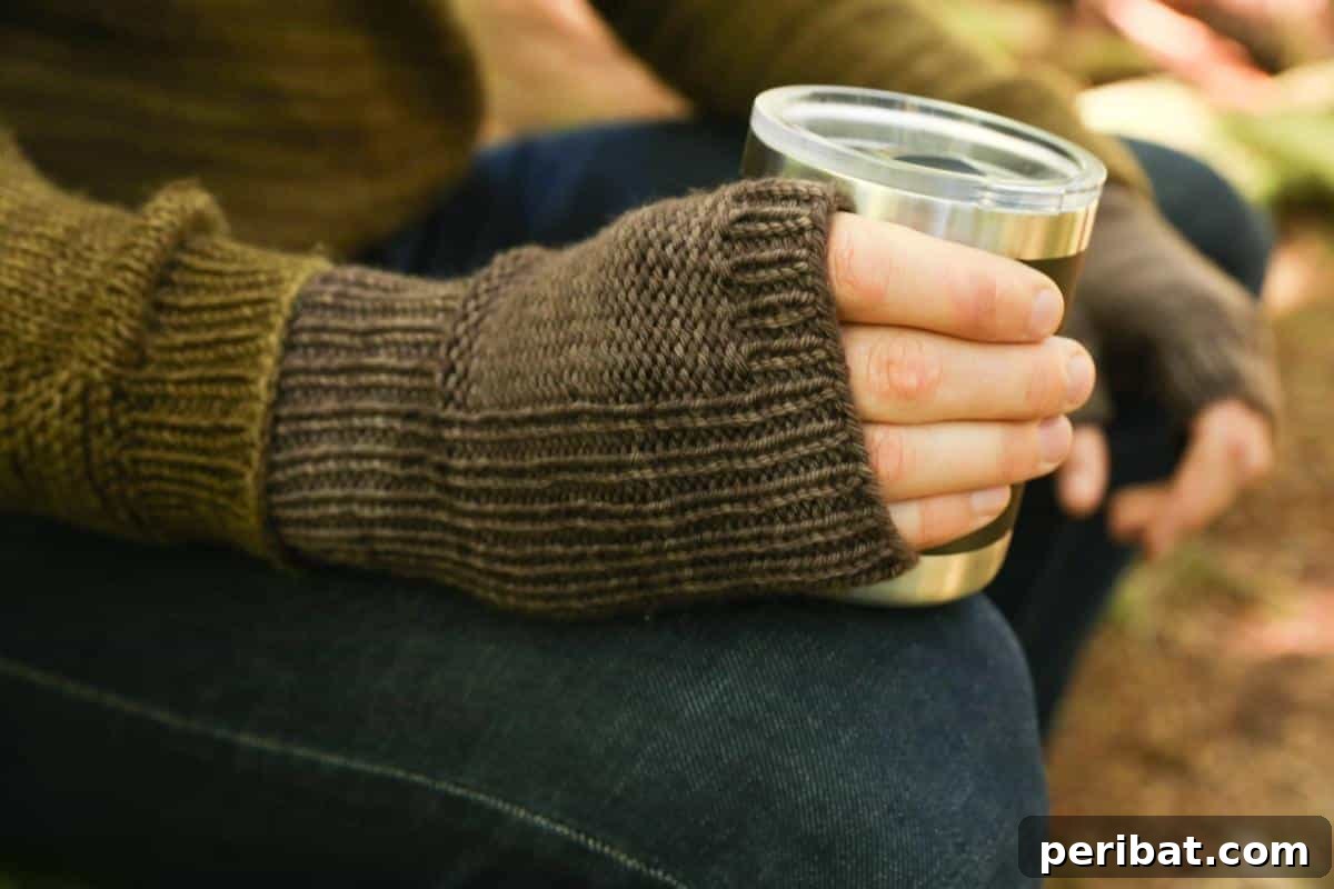 Maize fingerless gloves.
