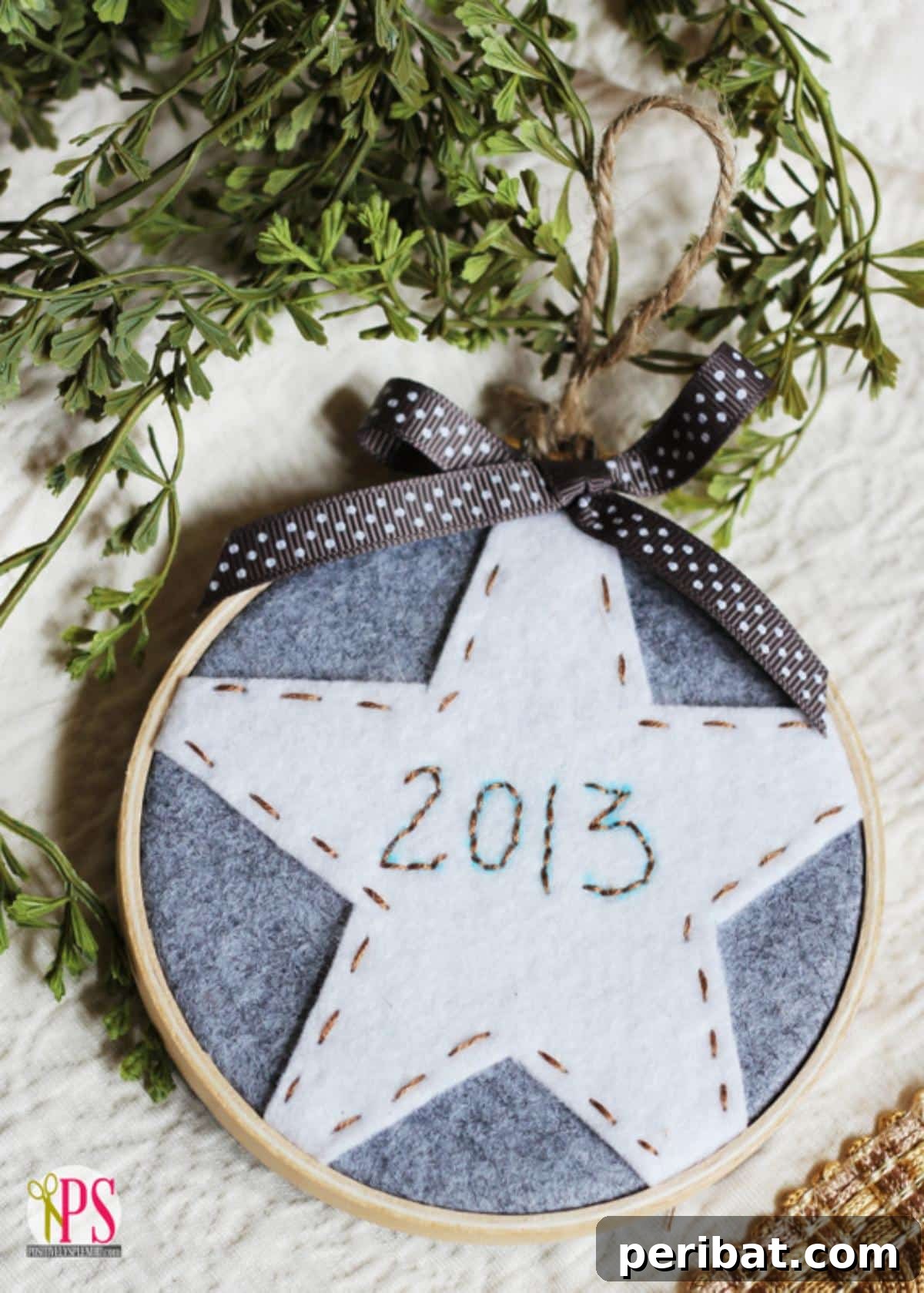 Easy Embroidery Hoop Christmas Ornament