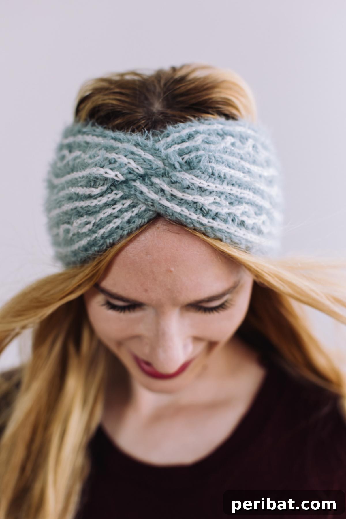 Arctic Shimmer Brioche Headband, a stylish accessory made with bulky and sparkly yarns, featuring a two-color brioche motif.