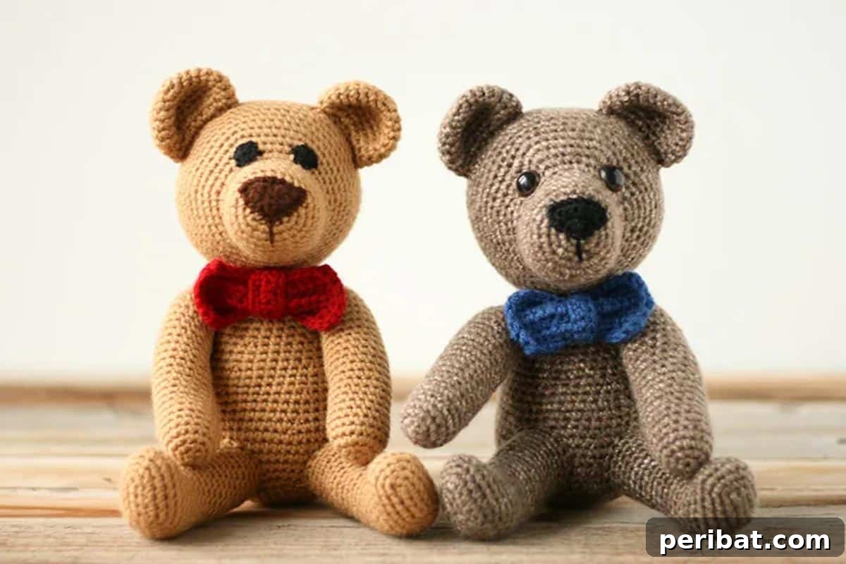 Two classic friendly crochet bears, one in brown and one in beige, with expressive faces.
