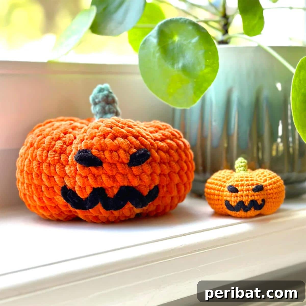 33 Cuddly Amigurumi Friends to Crochet 4 A collection of cute Halloween amigurumi pumpkins in various sizes, perfect for festive fall decor.
