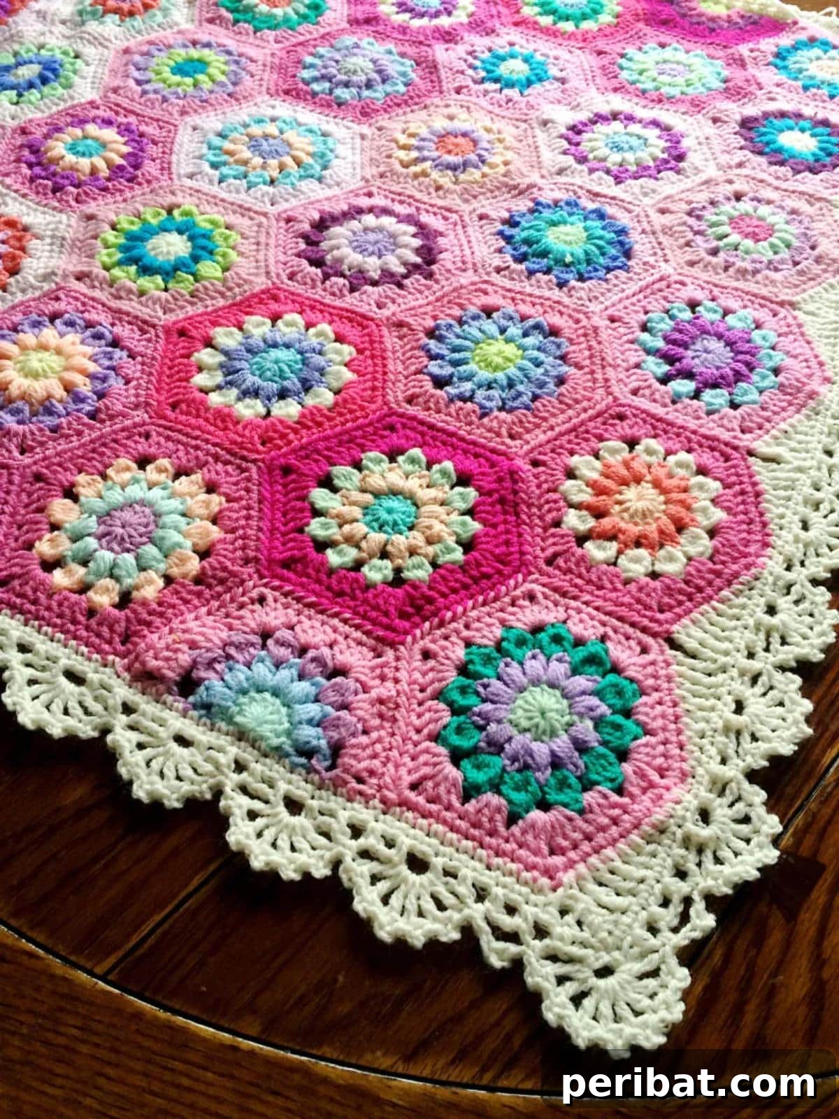38 Creative Crochet Edging Ideas 25 Graceful Treble Scallop Edging, a lacy finish for elegant crochet projects.