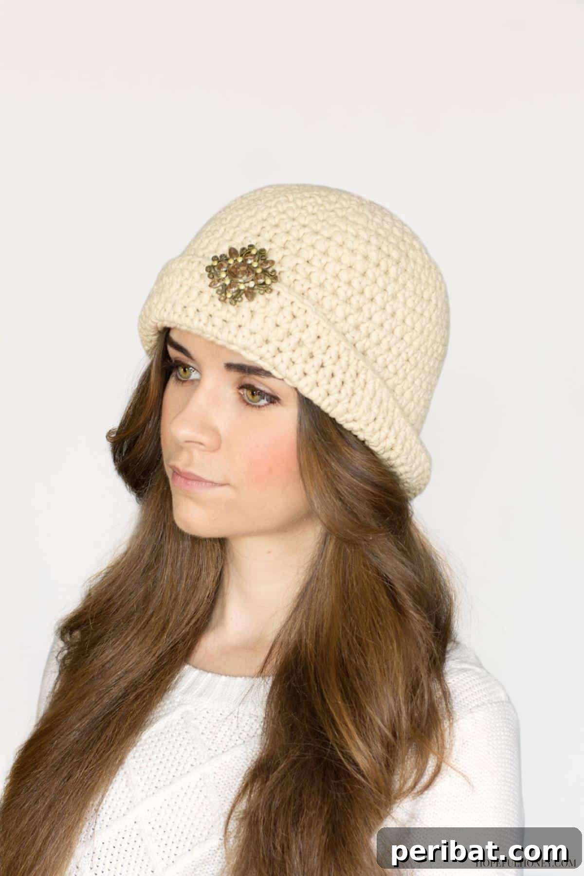 Heirloom Crochet: 40 Timeless Patterns 13 Elegant 1920s Great Gatsby Inspired Cloche Hat, a sophisticated crochet pattern perfect for channeling vintage flapper style and roaring twenties glamour.