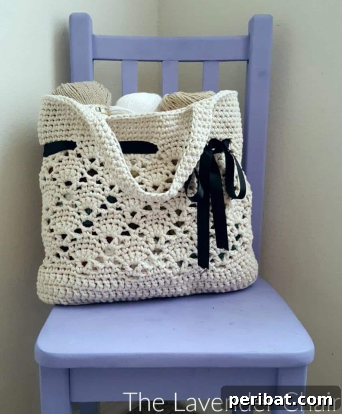 Heirloom Crochet: 40 Timeless Patterns 16 Spacious and stylish Vintage Market Crochet Tote, featuring a sturdy design, comfortable handle, and crafted from bulky cotton yarn for everyday essentials.