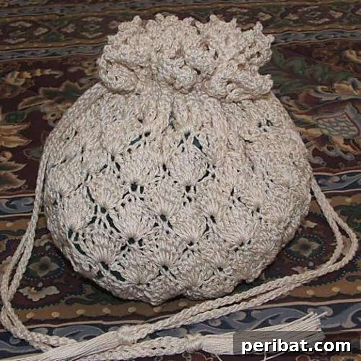 Heirloom Crochet: 40 Timeless Patterns 26 Elegant Vintage Style Drawstring Bag, a classic crochet design with a practical drawstring closure, perfect for holding everyday essentials with a touch of retro charm.