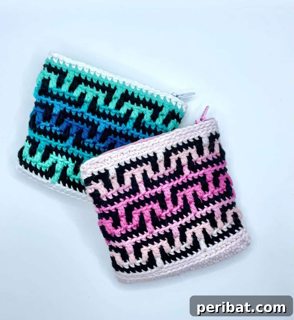 29 Creative Mosaic Crochet Patterns 15 Mosaic Crochet Pouch Shades - A practical and stylish pouch featuring colorful mosaic patterns, ideal for organizing small items in your bag.
