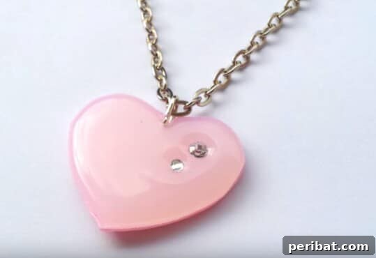 Simple hot glue heart pendant