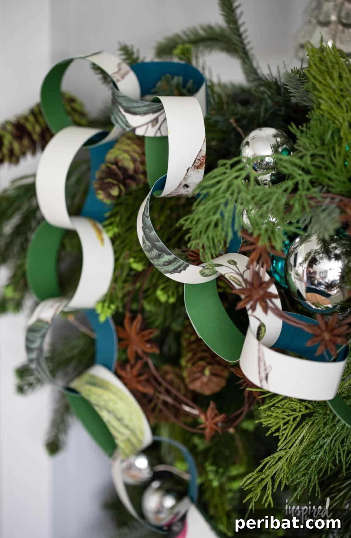 32 Fun Paper Chain Creations 16 Christmas Paper Chain Made With Wallpaper