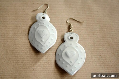 Beyond the Bin Brilliant Soda Can Projects 21 Stylish earrings crafted from small, decorative pieces of recycled soda cans