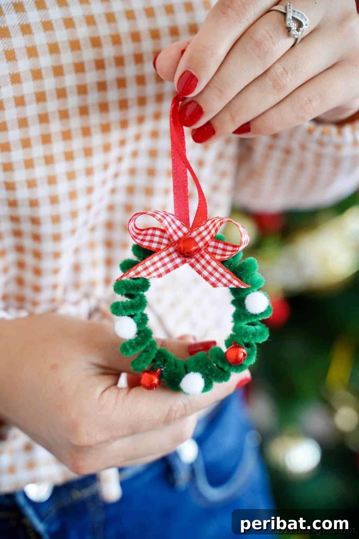 40 Super Easy Pipe Cleaner Crafts for Everyone 3 Easy DIY Pipe Cleaner Holly Wreath Ornament