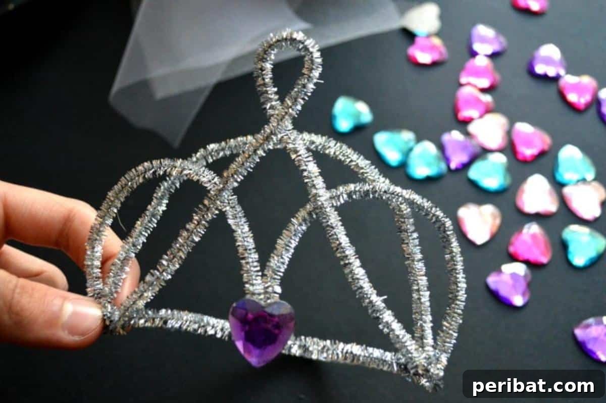 40 Super Easy Pipe Cleaner Crafts for Everyone 23 DIY Pipe Cleaner Tiara