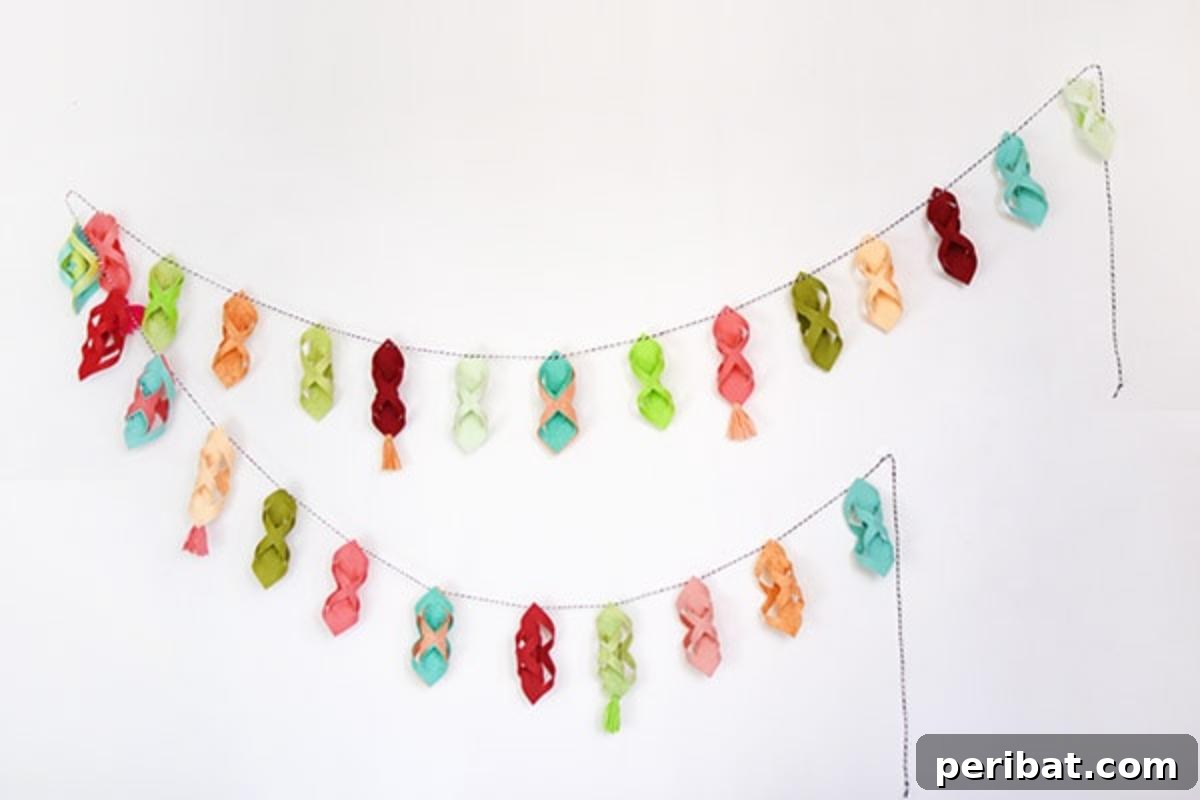 30 Creative Felt Garland DIY Ideas 27 DIY Felt Holiday Garland
