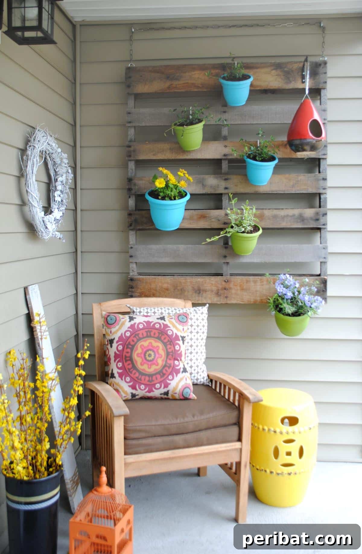 From Pallets to Paradise 40 Garden Furniture and Decor DIYs 15 DIY Vertical Pallet Garden
