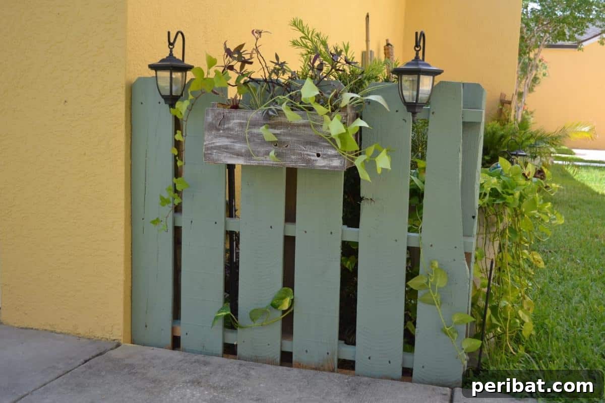 From Pallets to Paradise 40 Garden Furniture and Decor DIYs 31 Garden Pallet Fence