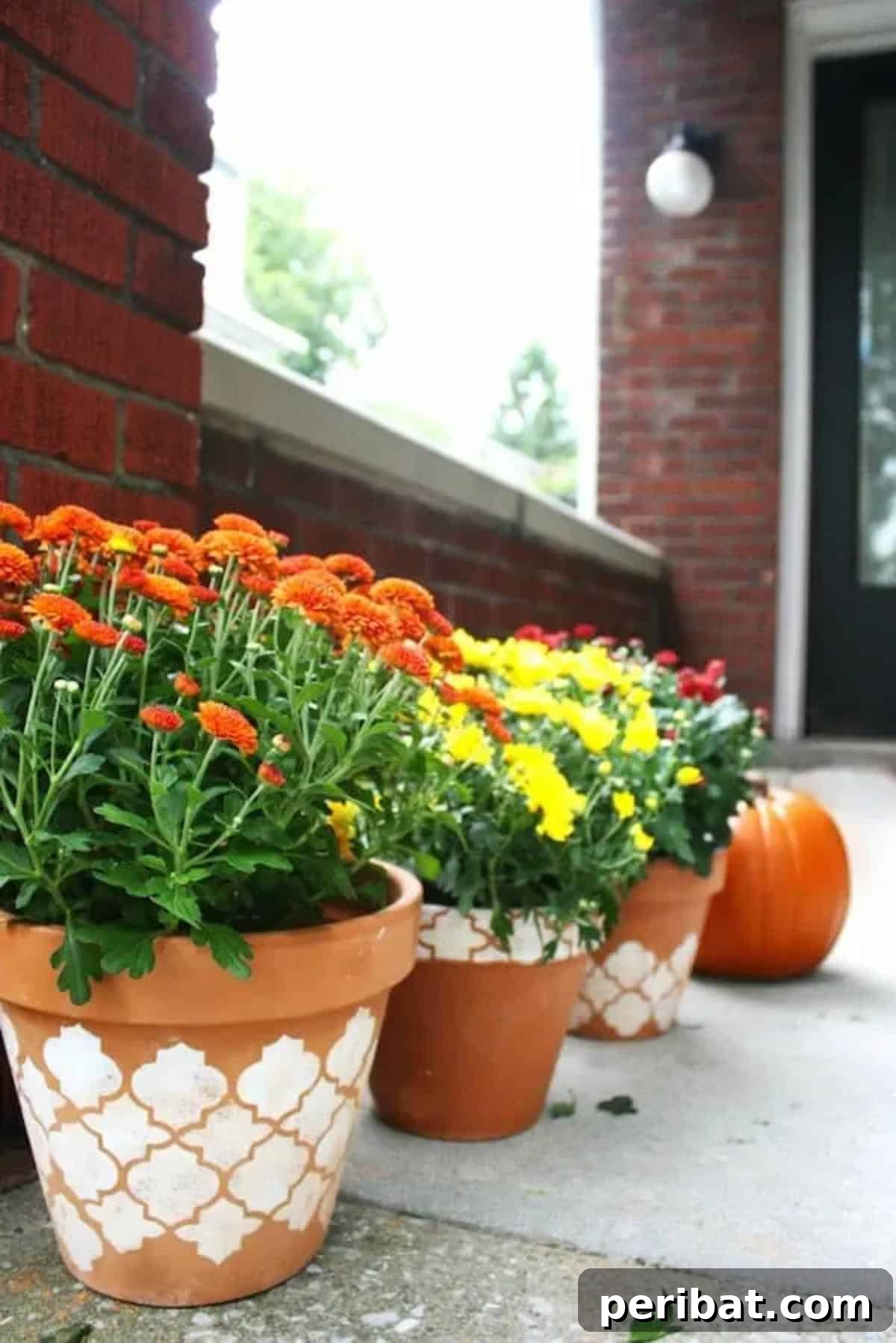 40 Creative Flower Pot Projects 34 Beautifully stenciled clay pots, demonstrating an easy technique for adding intricate designs to planters.