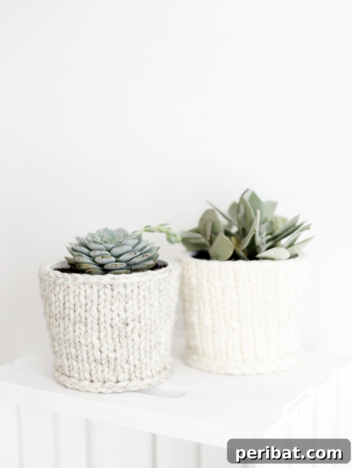 40 Creative Flower Pot Projects 35 A stylish DIY knit planter cover, adding a cozy and textured look to indoor flower pots, perfect for knitters.