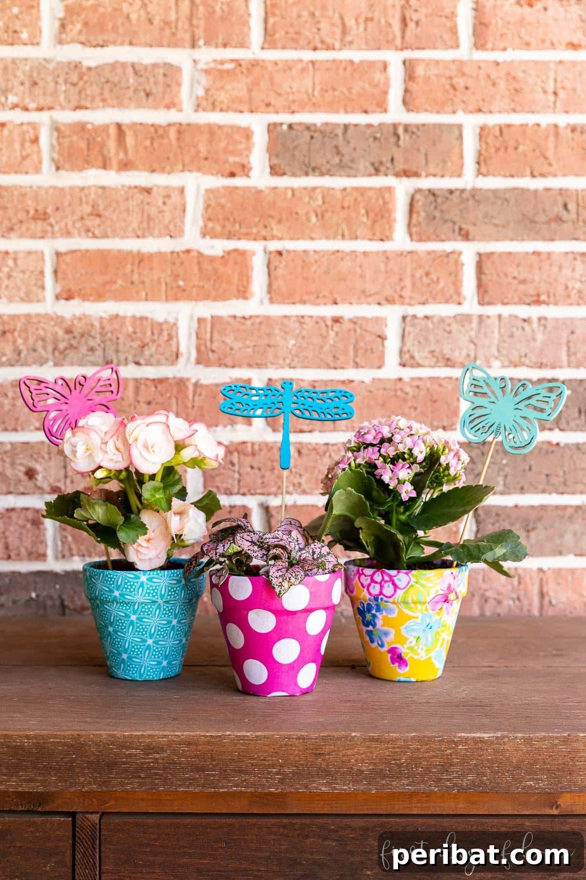 40 Creative Flower Pot Projects 37 Simple and elegant fabric-covered flower pots, offering a quick way to add color and character to plant containers.