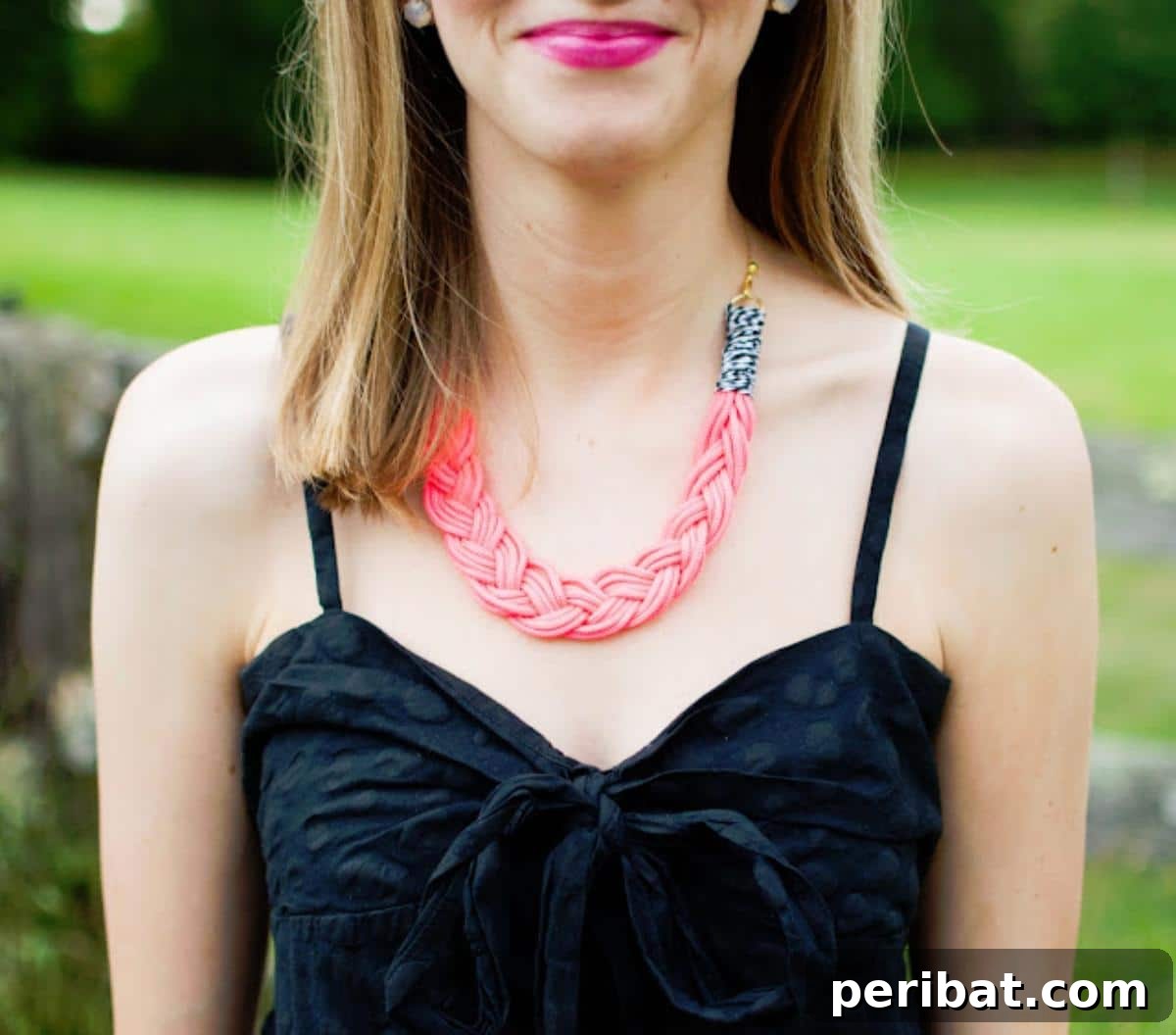 Crafting with Paracord: DIY Ideas and Projects 26 Chic DIY Braided Parachute Cord Necklace.
