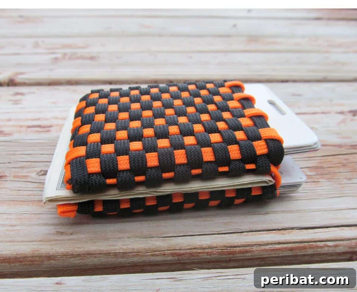 Crafting with Paracord: DIY Ideas and Projects 32 Compact Paracord Wallet for securing valuable items.