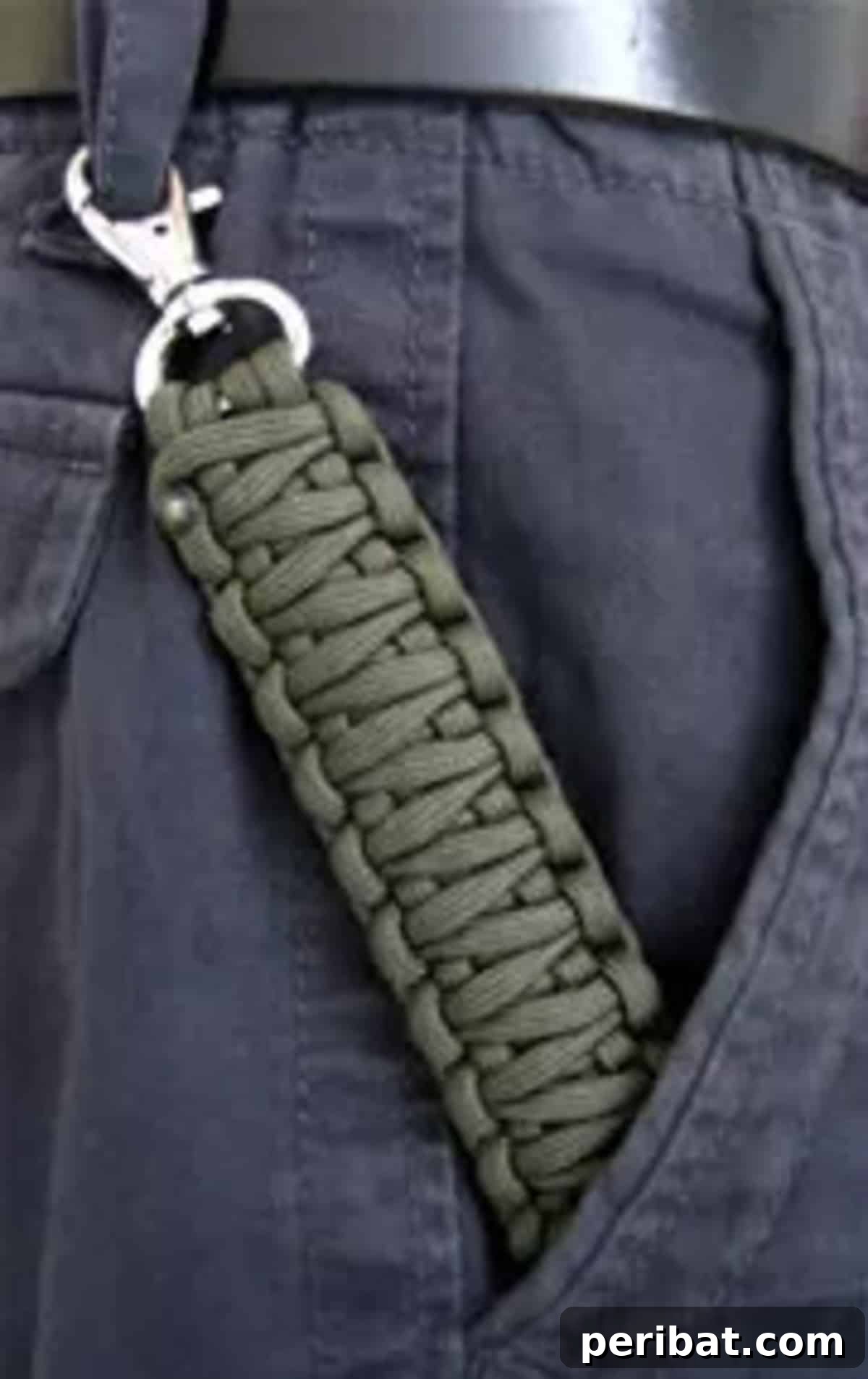 Crafting with Paracord: DIY Ideas and Projects 33 Paracord Lanyard in a