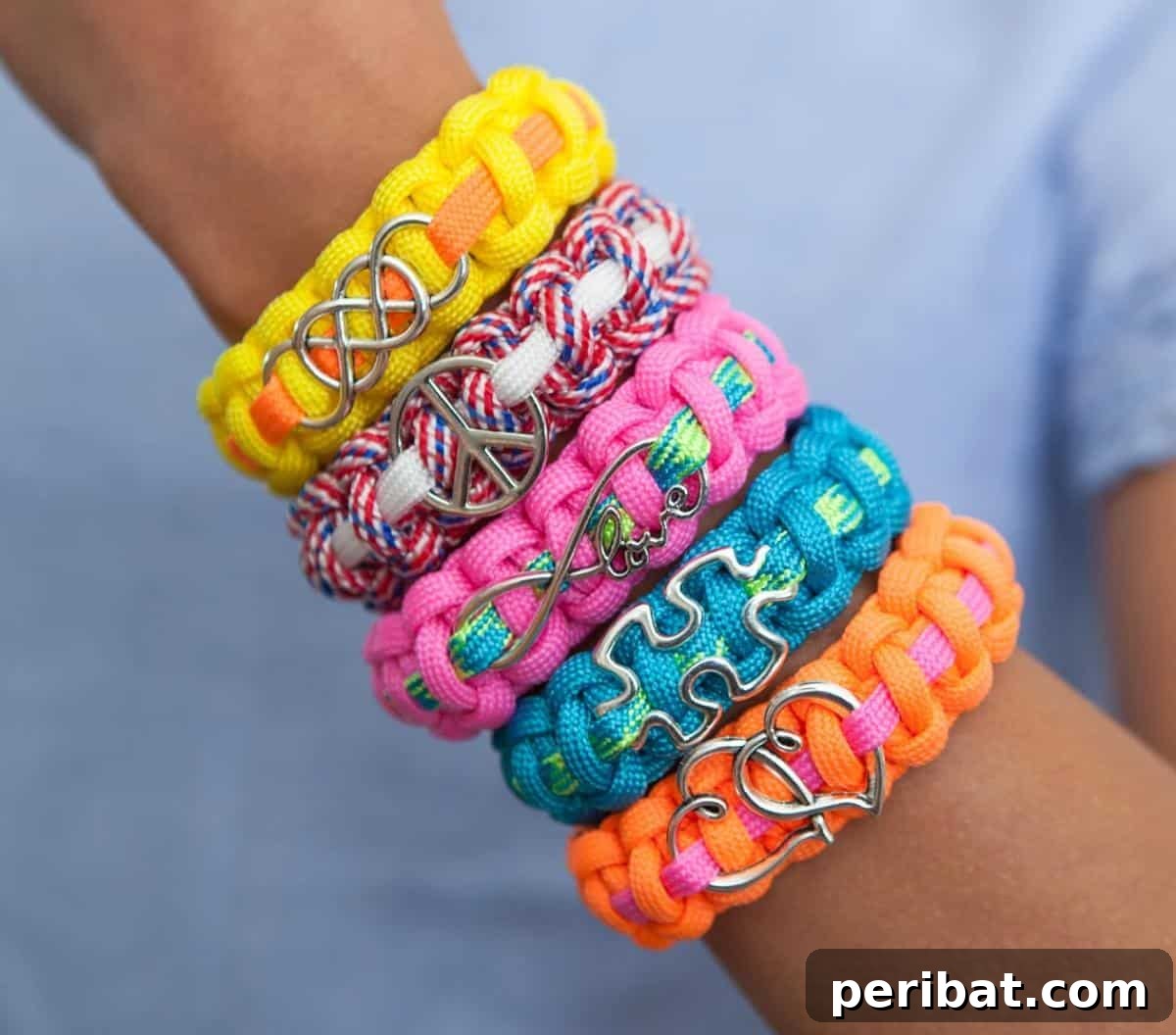 Crafting with Paracord: DIY Ideas and Projects 35 DIY Paracord Bracelets, demonstrating contents of a craft kit.