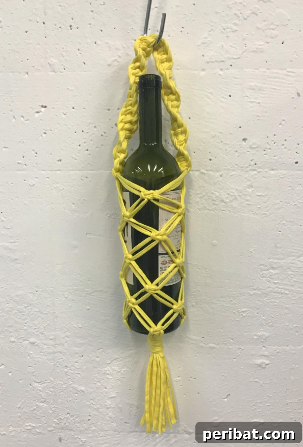 Creative Gift Packaging DIYs 23 Macrame Wine Bag