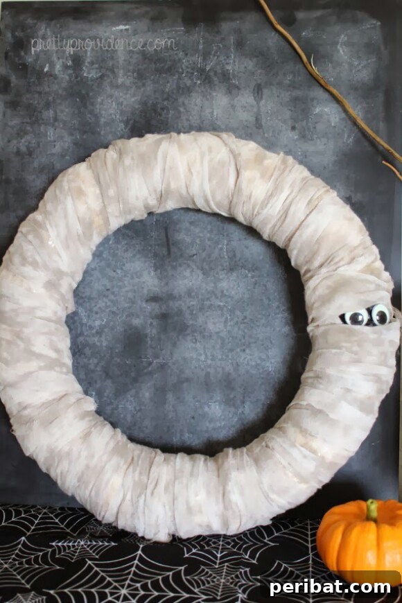30 Monstrous Ways to Welcome Trick-or-Treaters: Doors & Wreaths for Halloween 27 Extremely Cute DIY Mummy Wreath with Googly Eyes