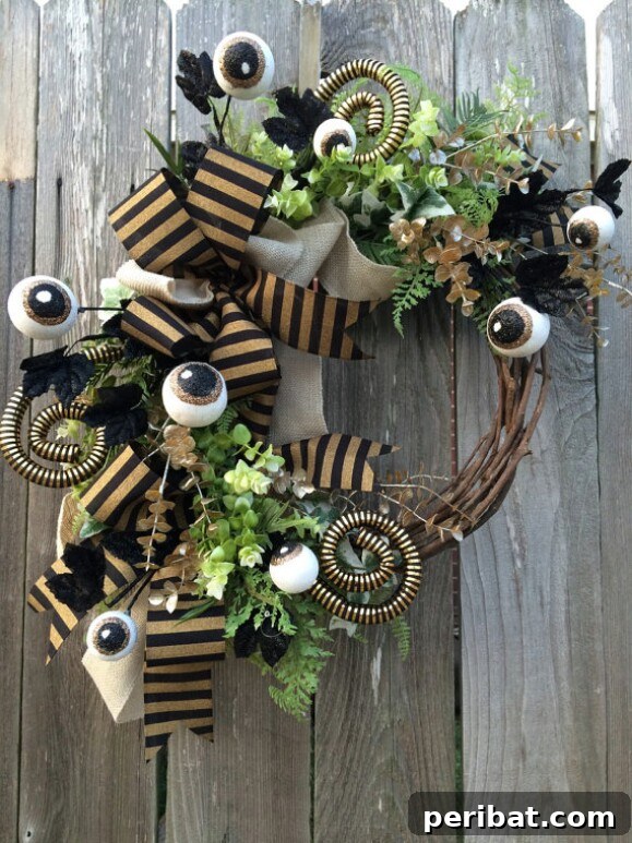 30 Monstrous Ways to Welcome Trick-or-Treaters: Doors & Wreaths for Halloween 31 Glamorous and Elegant Halloween Mesh Wreath with Ornaments