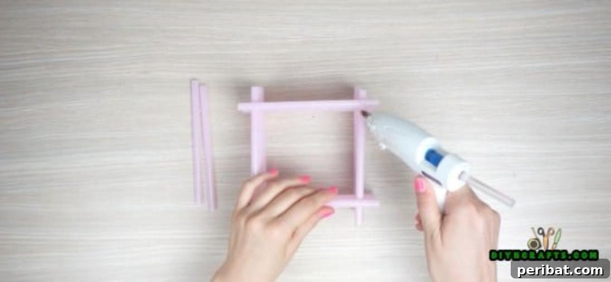 Candle Holder - Step 4: Stacking straw layers upwards in a Lincoln Logs style