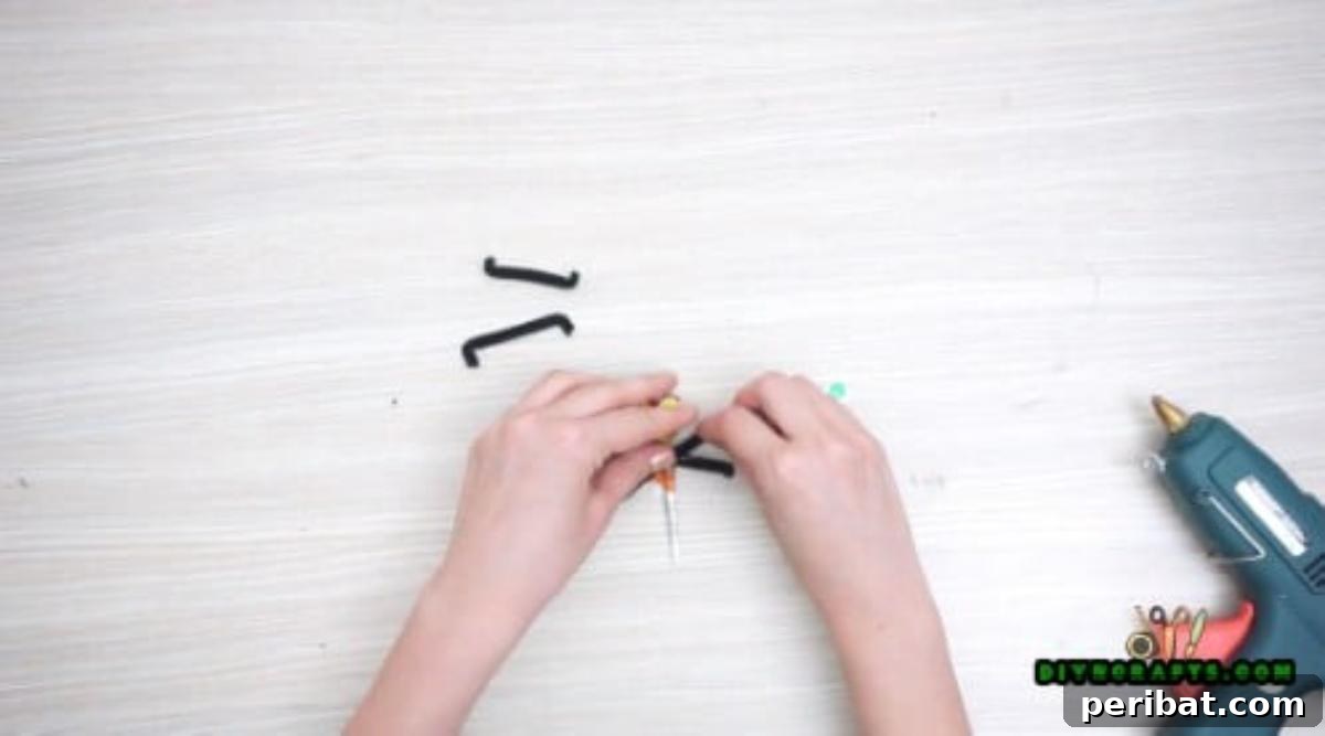 Step 2 continued: Bending the ends of the pipe cleaner legs to create spider 'feet' or joints.