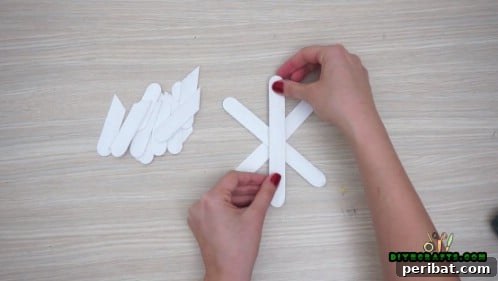 Effortless Holiday Crafting 5 DIY Ornament Videos 33 Close up of the six-pointed craft stick base