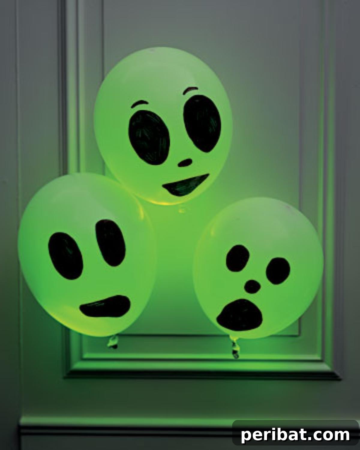 40 Spooktacularly Simple DIY Halloween Decorations 30 DIY Glowing Ghouls Halloween decorations with balloons and glow sticks