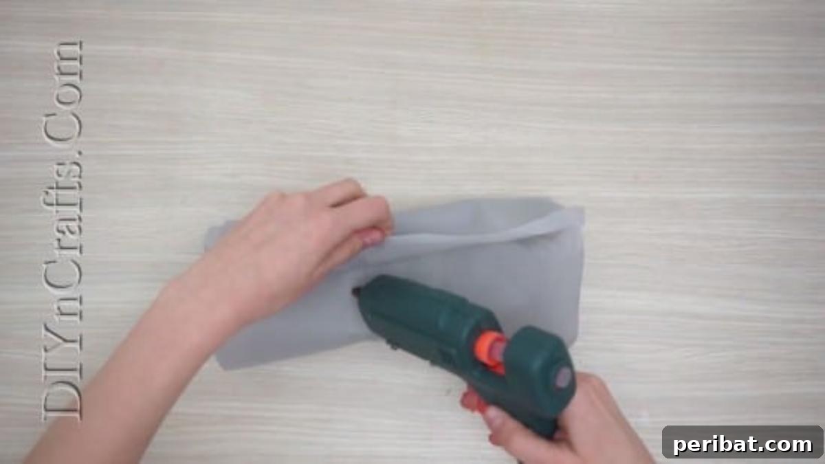 Pretty Christmas Bow Gift Wrap - 5 Brilliantly Creative DIY Gift Wrapping Ideas for Christmas
