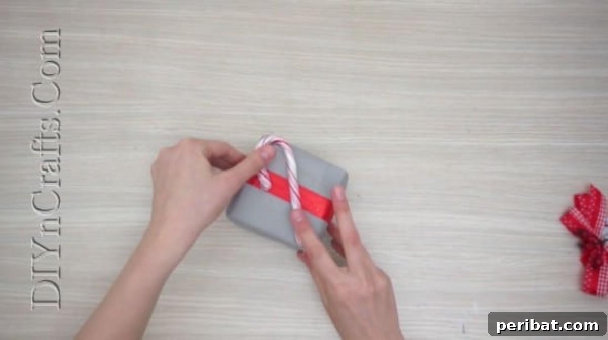 Pretty Christmas Bow Gift Wrap - 5 Brilliantly Creative DIY Gift Wrapping Ideas for Christmas