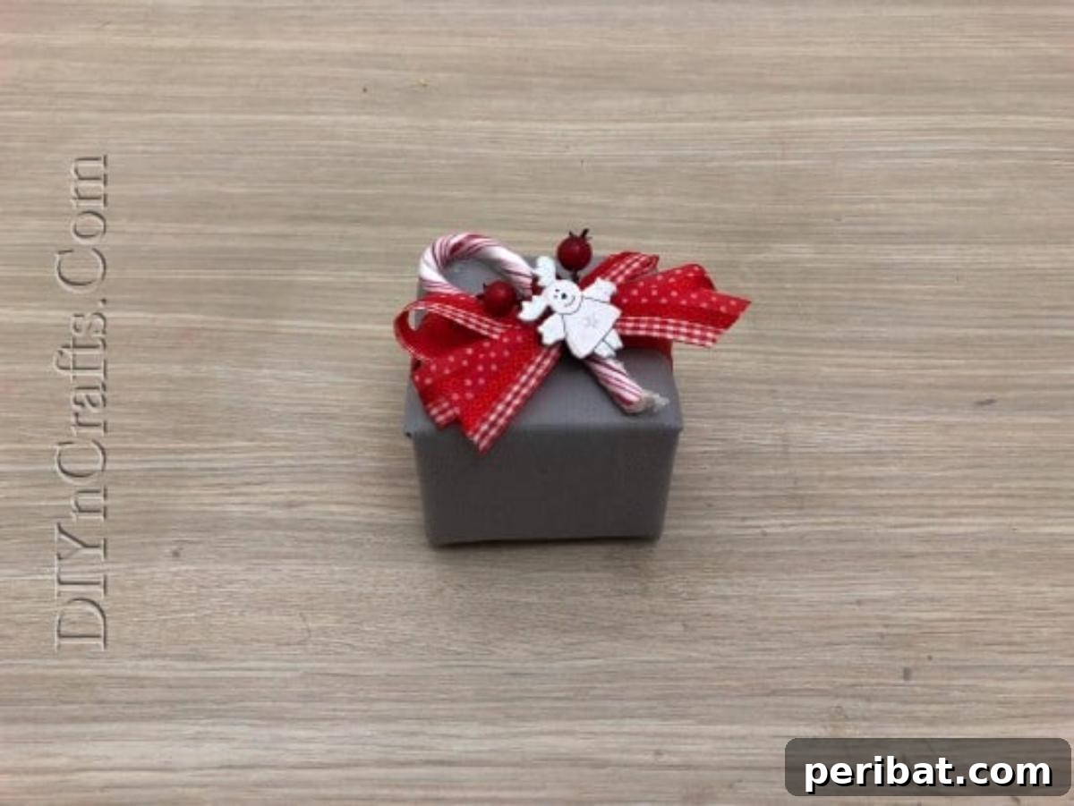 Pretty Christmas Bow Gift Wrap - 5 Brilliantly Creative DIY Gift Wrapping Ideas for Christmas