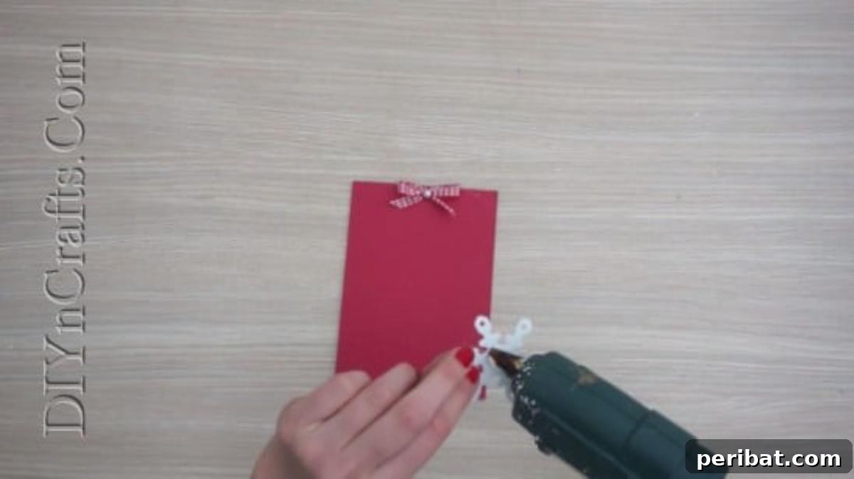 Snowflake Card - Send Your Season’s Greetings In Style With These 5 DIY Christmas Cards