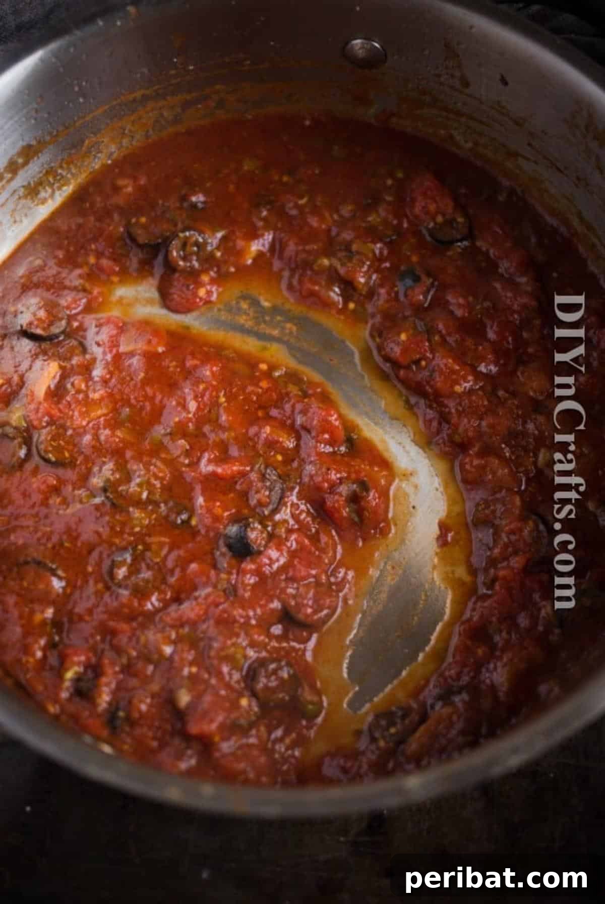 Spaghetti Puttanesca: Bold Flavors, Classic Appeal 5 Mixing the sauce: